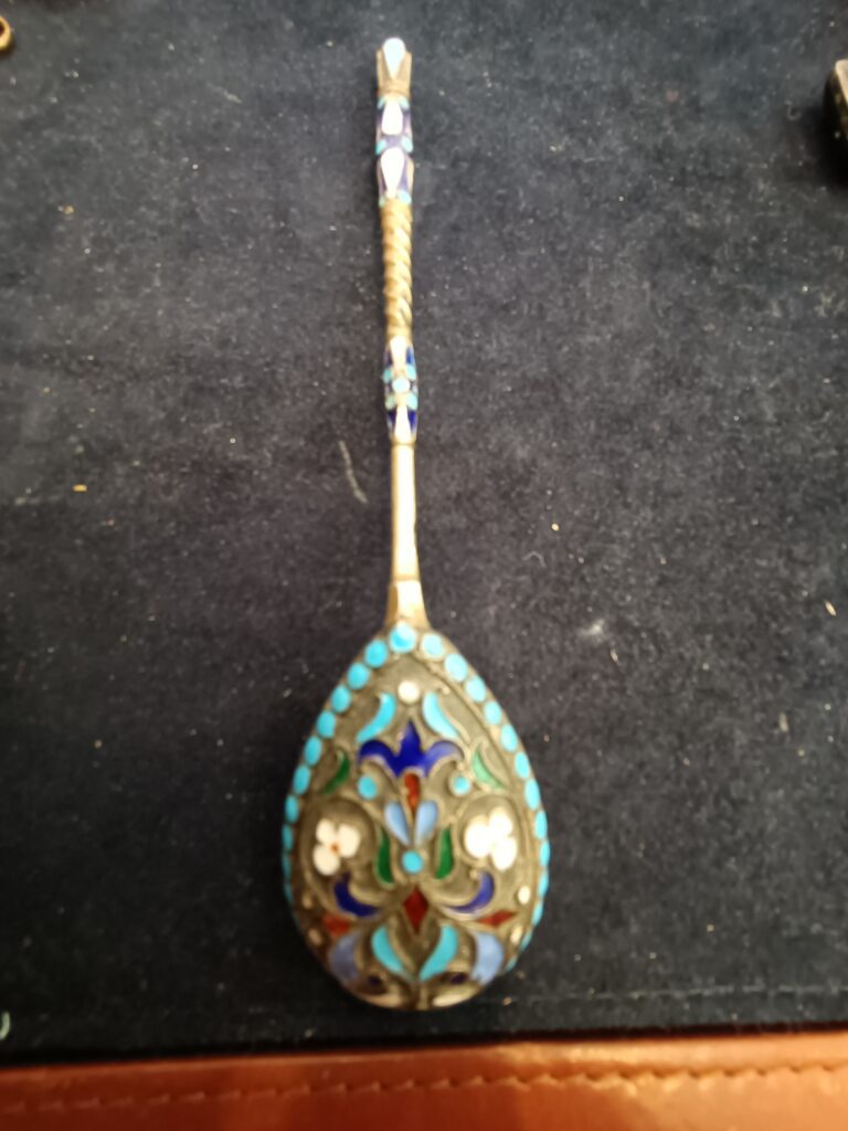 Cuchara con esmalte de plata Rusa.